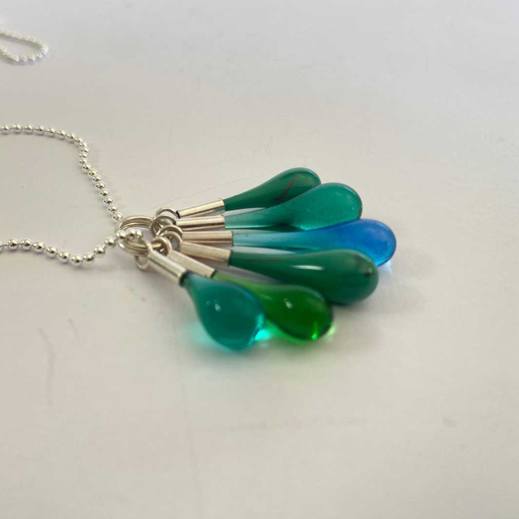 Wearing Glass | Cluster Droplet Pendant | green